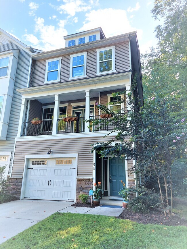 Primary Photo - 6567 Revere St