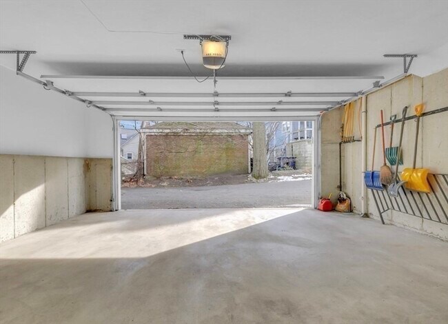 Building Photo - 117 Sutherland Rd