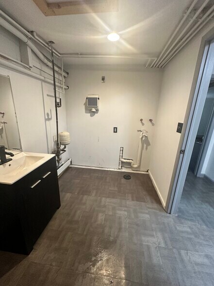 Downstairs Bathroom + Laundry hookups - 142 Bunker Hill Cir