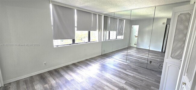 Building Photo - 17011 N Bay Rd