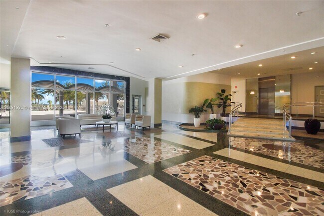 Building Photo - 4925 Collins Ave