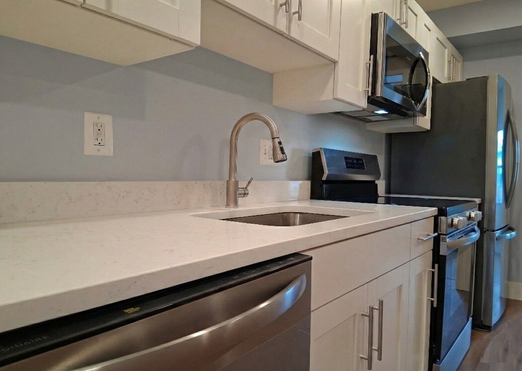 Building Photo - 3926 10th St NE