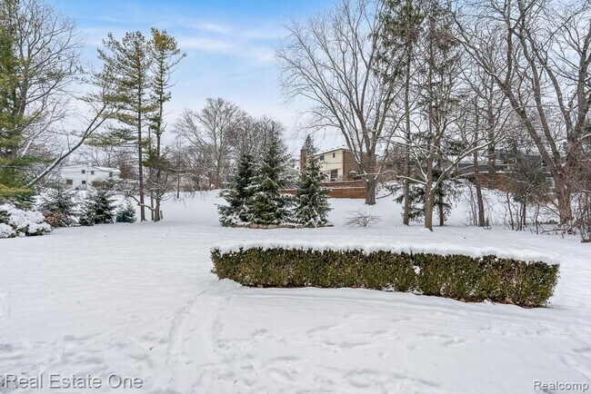 Building Photo - 732 Rutgers Rd