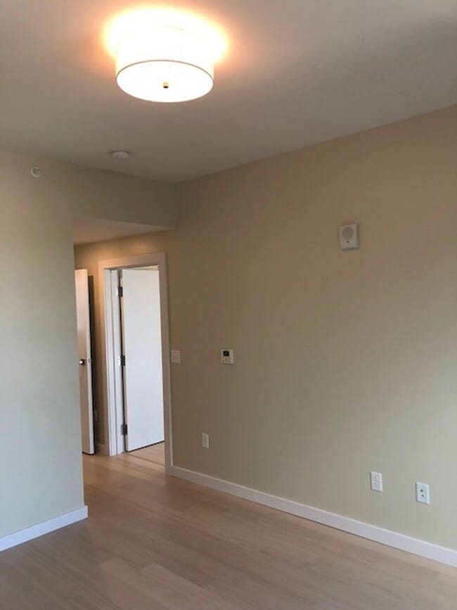 Building Photo - Beautiful Talbach House Condo!