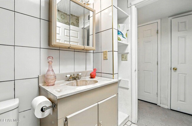 Building Photo - 5912 Cleveland Ave