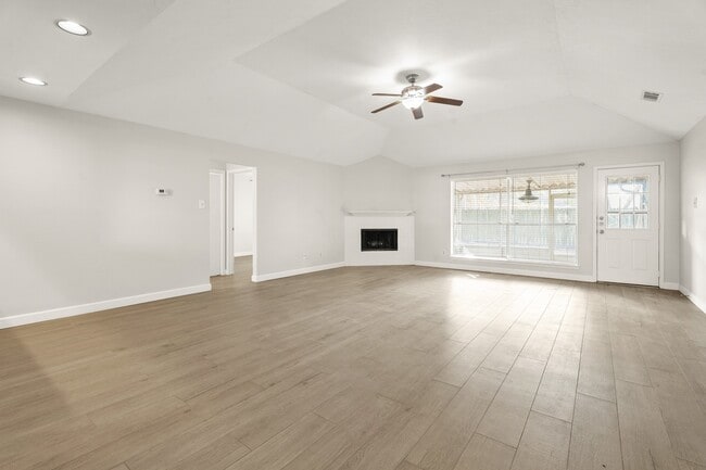 Building Photo - 3510 Southdown Dr