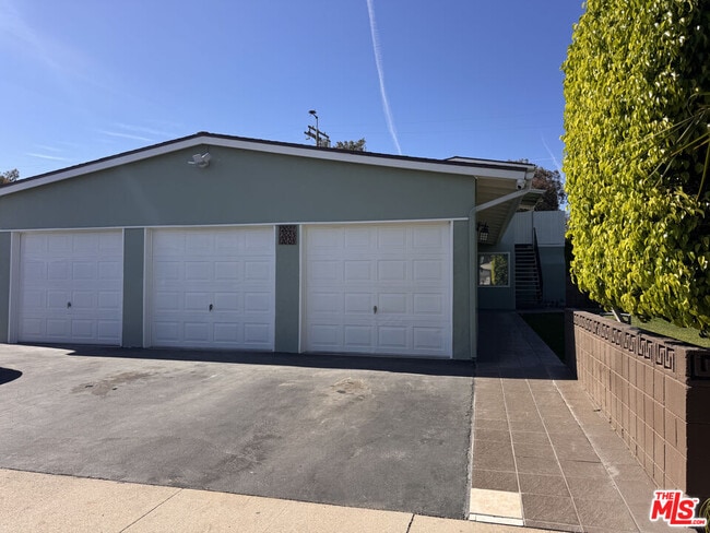 Building Photo - 12001 Sylvester St