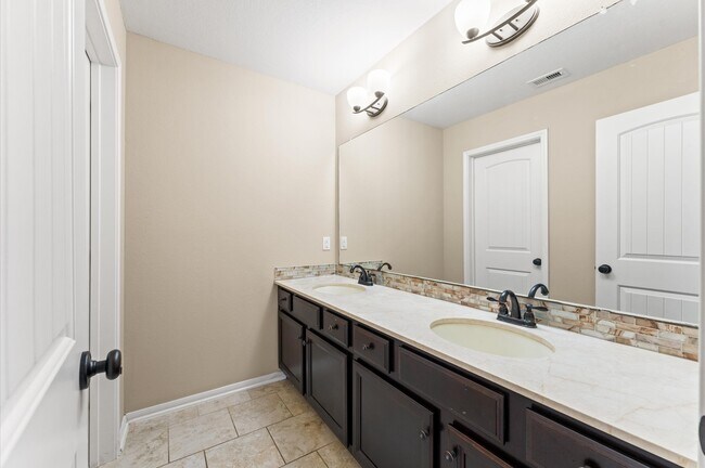 Building Photo - 31183 Pecan Creek Dr