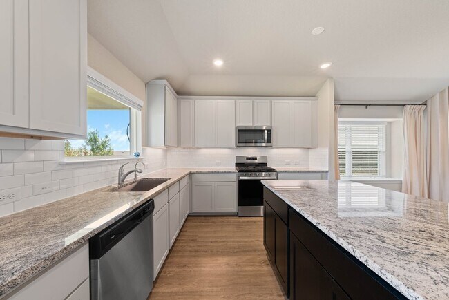 Building Photo - Stylish 3-Bed Home with Pool Access, Island Kitchen & Fenced Yard in New Braunfels