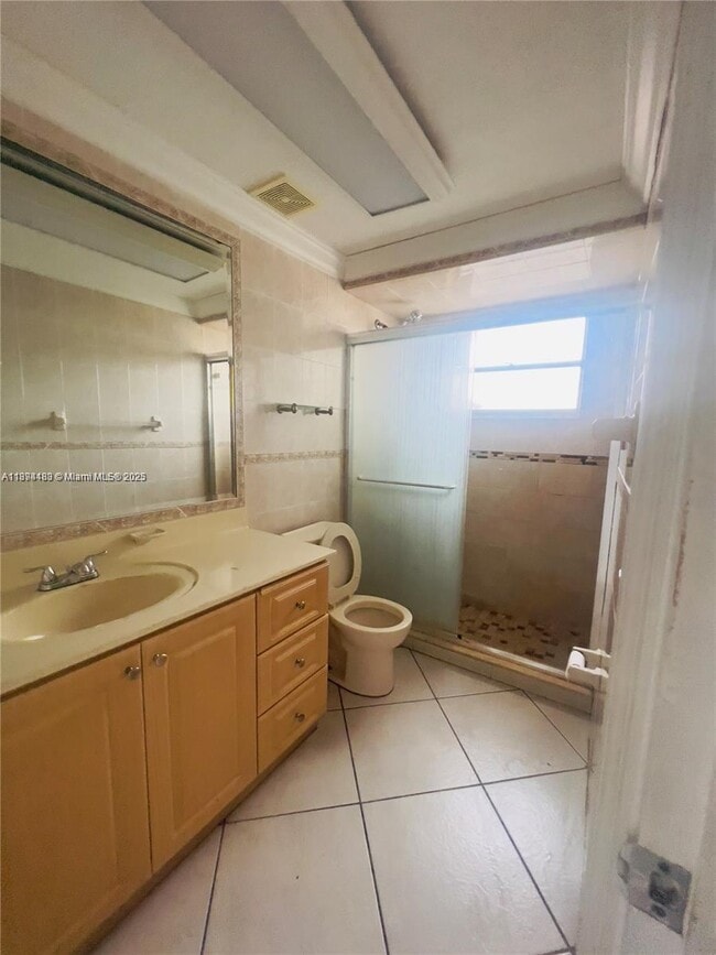 Building Photo - 1750 W 46th St