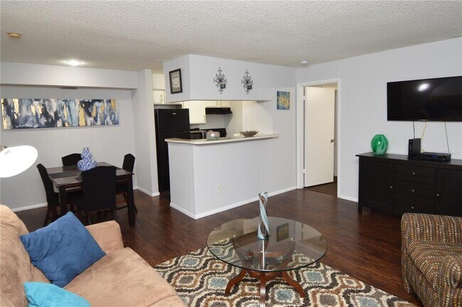 Building Photo - 8718 Mallard Reserve Dr