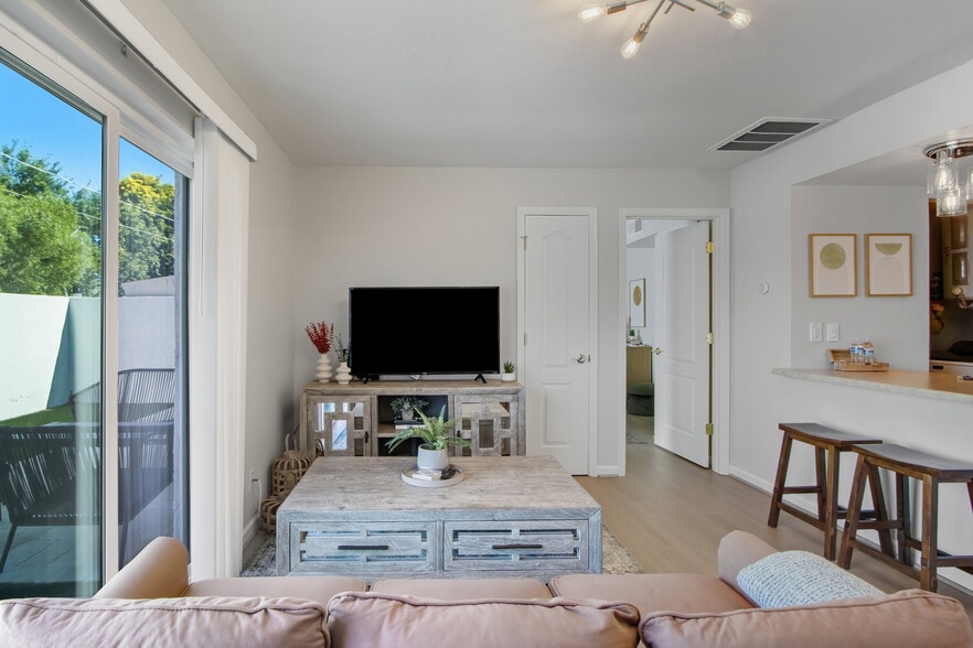 Building Photo - 8568 E Indian School Rd