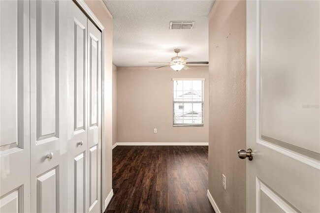 Building Photo - 724 Royal Empress Dr