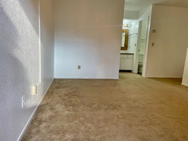 Building Photo - 1661 Pyrenees Ave