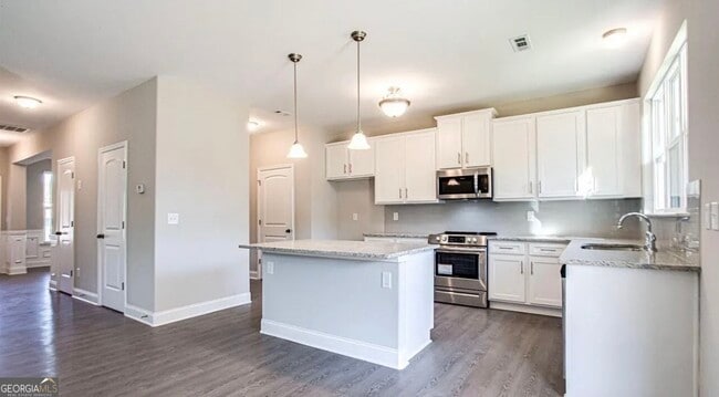 Building Photo - 244 Sophie Cir