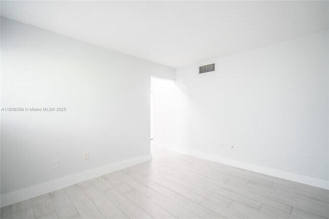 Building Photo - 465 NE 59th St
