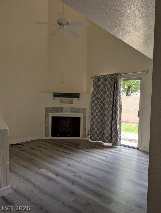 Building Photo - 4440 Woodpine Dr