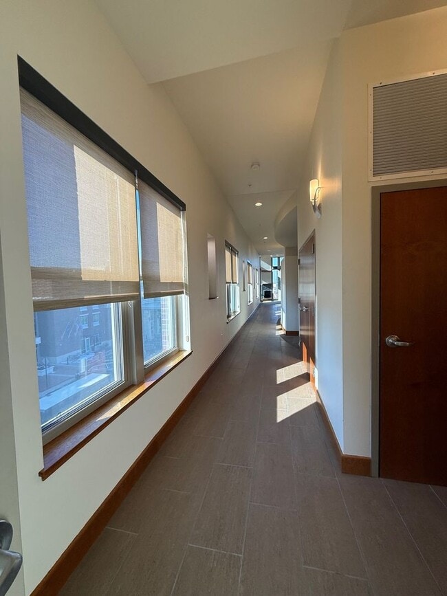 Building Photo - Blue Earth One Bedroom For Lease