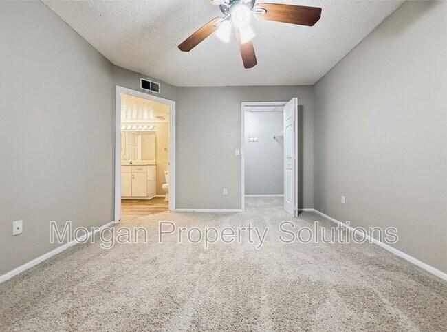 Building Photo - 5112 Park Central Dr