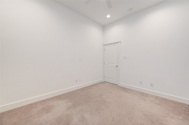 Building Photo - 564 Janisch Rd