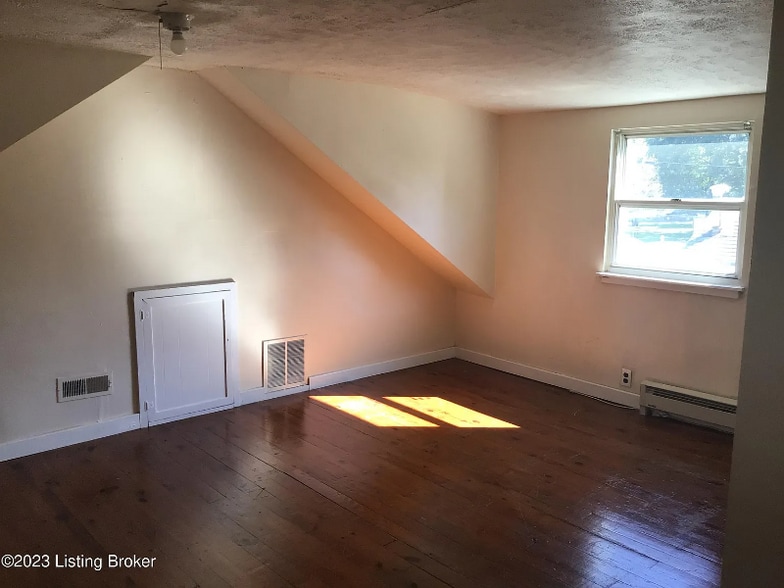 Building Photo - 323 N 38th St
