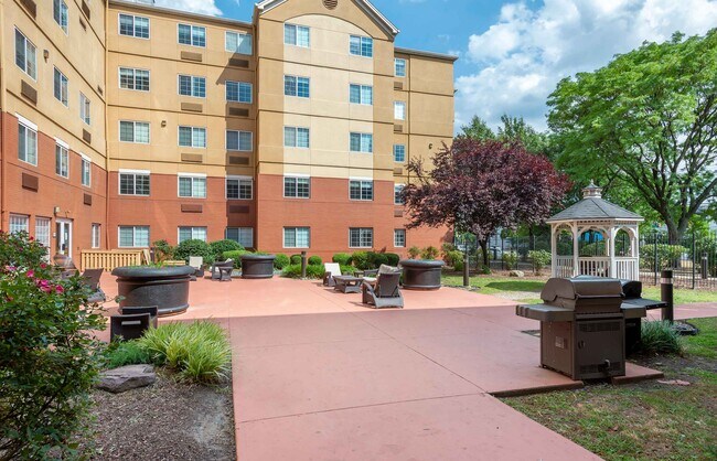 Building Photo - Furnished Studio-Secaucus - New York City Area