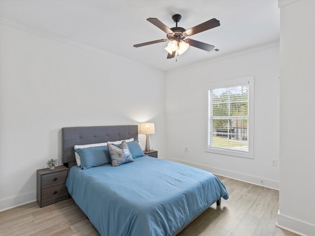 Building Photo - 127 Camp Cir