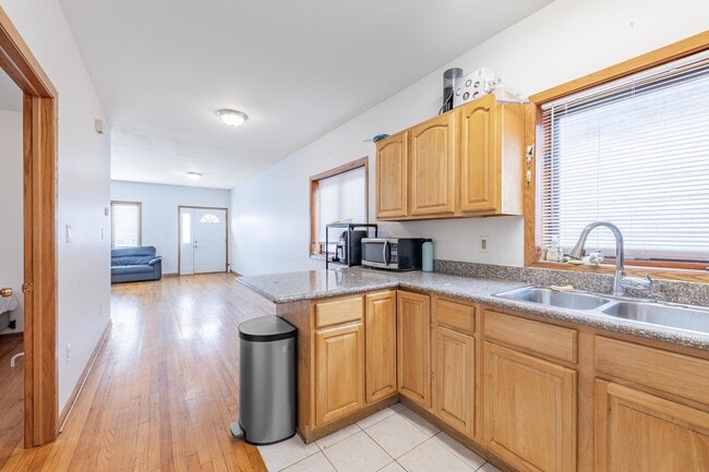 Building Photo - 2549 S Hillock Ave
