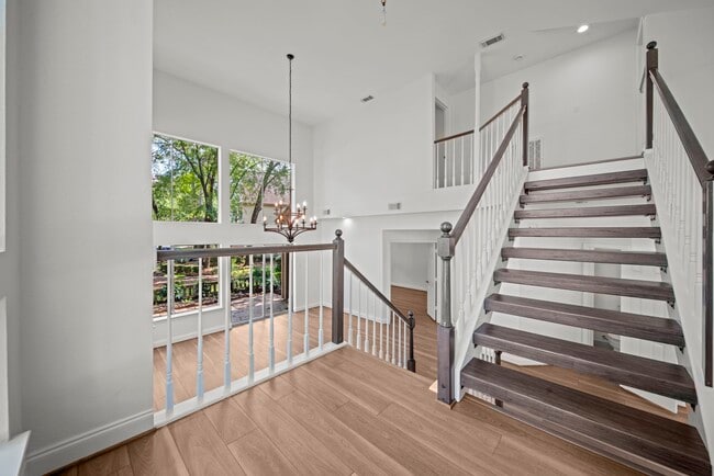 Building Photo - 45 N Lakeridge Cir