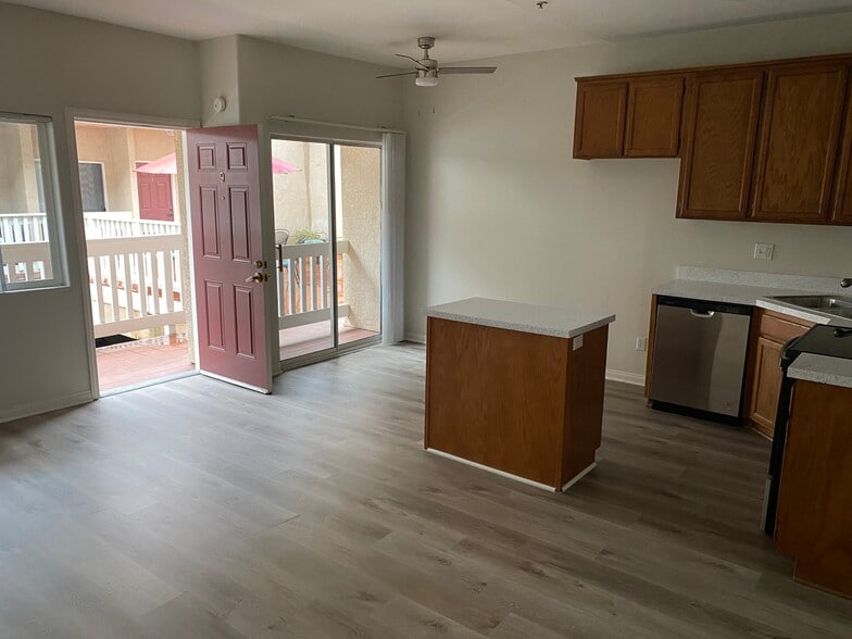 Building Photo - 9825 Topanga Canyon Blvd