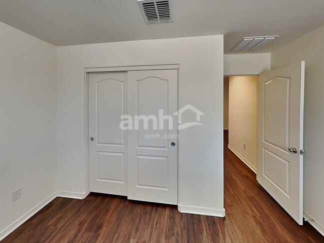 Building Photo - 11754 W Vanderbilt Farms Way