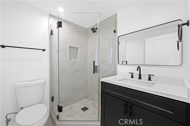 Building Photo - 1340 N Kingsley Dr