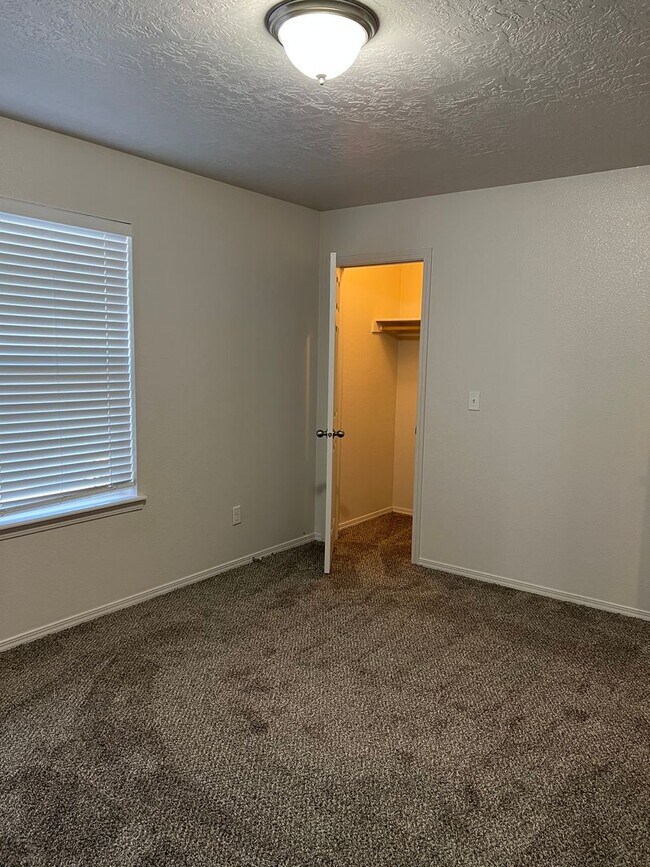 Building Photo - 4 bed 2.5 bath home in Meridian Idaho