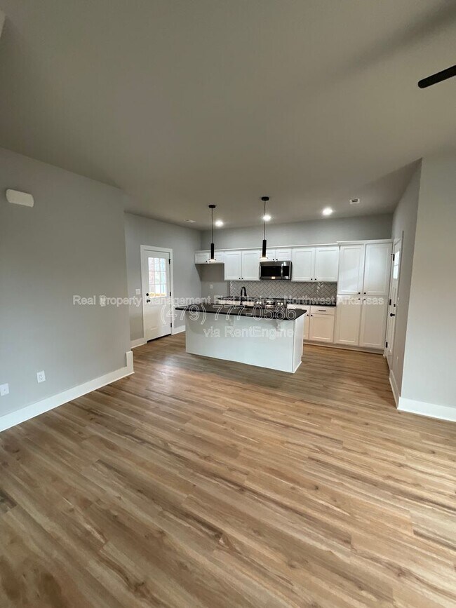 Building Photo - 1042 S Laramie Hts