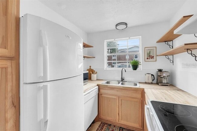 Building Photo - 4212 Lake Underhill Rd