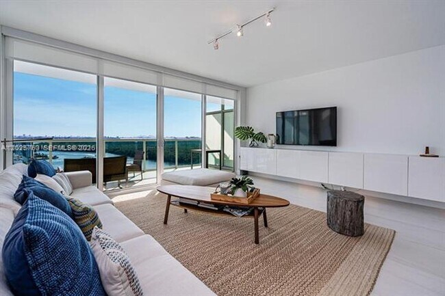 Building Photo - 400 Sunny Isles Blvd