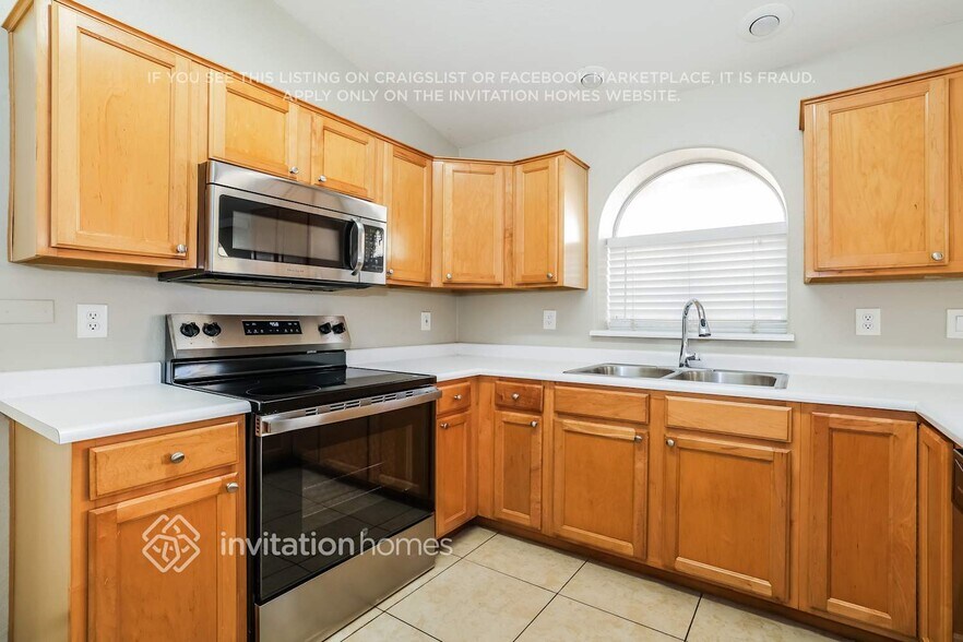 Building Photo - 12534 W Edgemont Ave