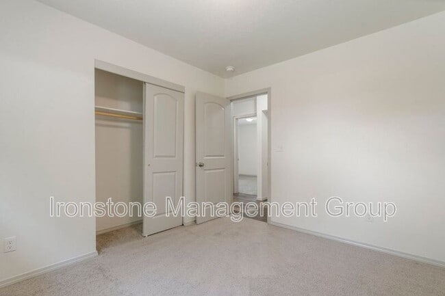 Building Photo - 5032 S Hudson Ave