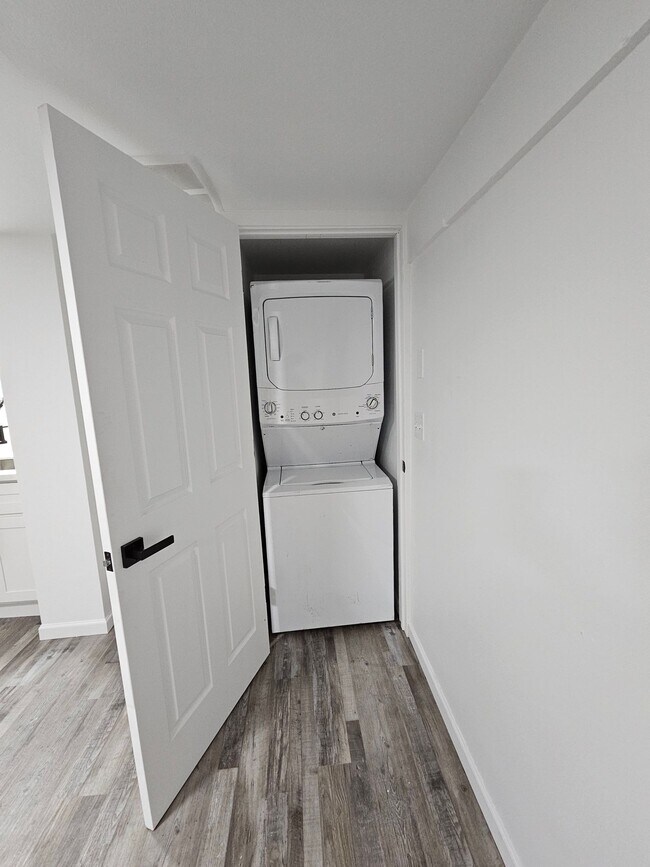 Building Photo - APPLICATION PENDING - Room for rent near UP - Room #3