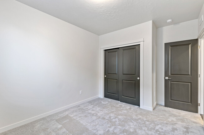 Building Photo - 7565 W Itasco Dr