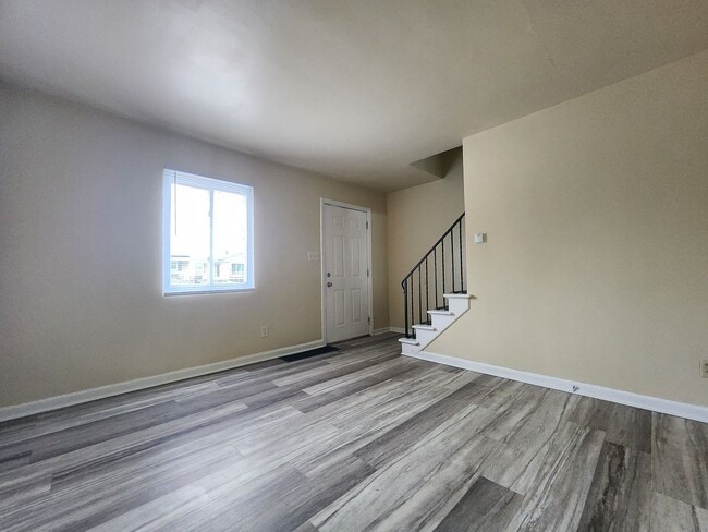 Building Photo - 964 S Harris Ave