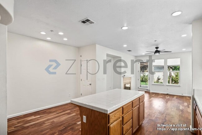 Building Photo - 1198 Saratoga Pl