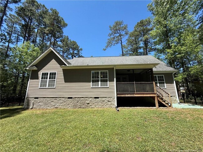 Building Photo - 275 Maplewood Dr
