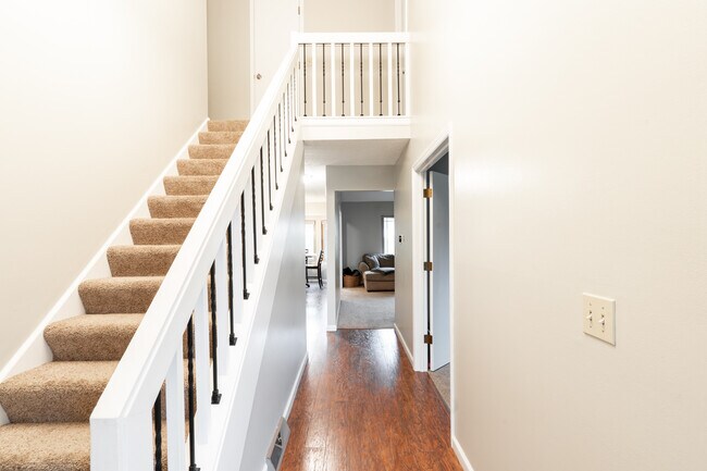 Building Photo - 67 Groton Dr