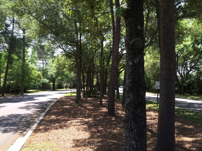 Building Photo - 125 Parkwood Dr