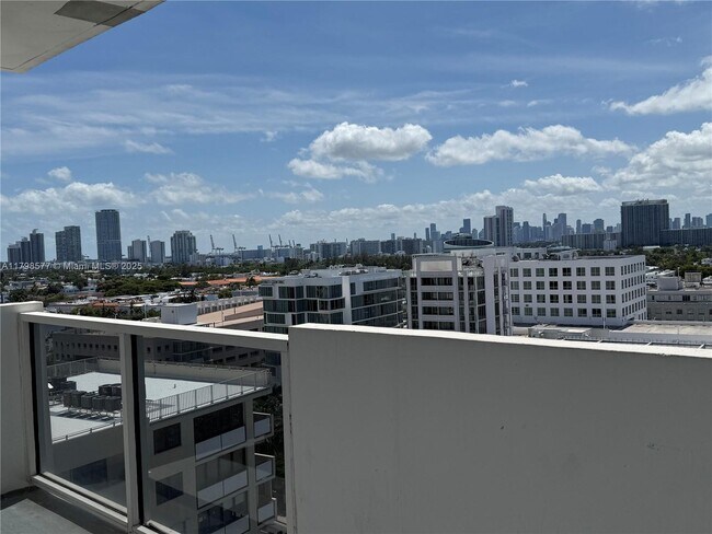 Building Photo - 100 Lincoln Rd