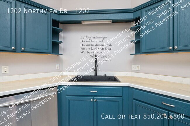 Building Photo - 1202 Northview Dr