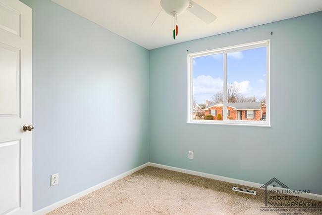 Building Photo - Newly Renovated Hillview Bi-Level! ASK US ABOUT OUR LONG-TERM LEASE SPECIAL TODAY!