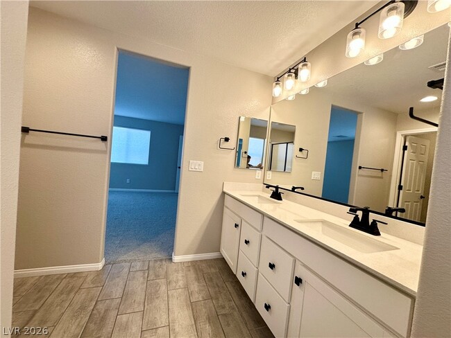 Building Photo - 10216 S Ullom Dr