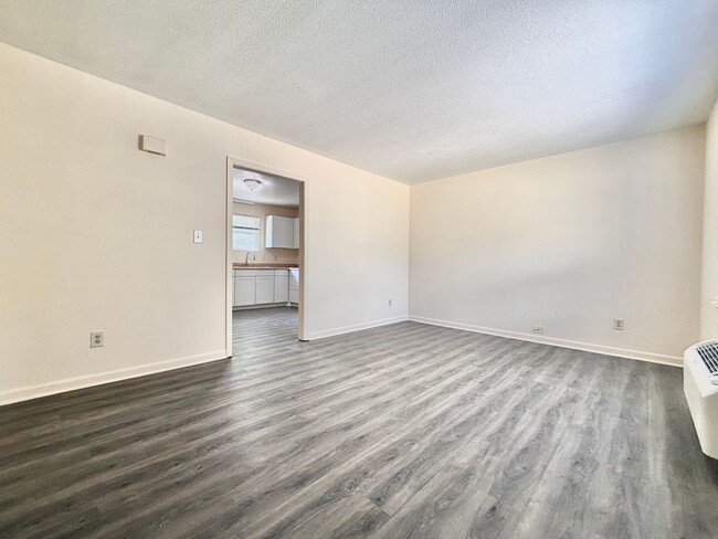 Building Photo - 725 N Privette St